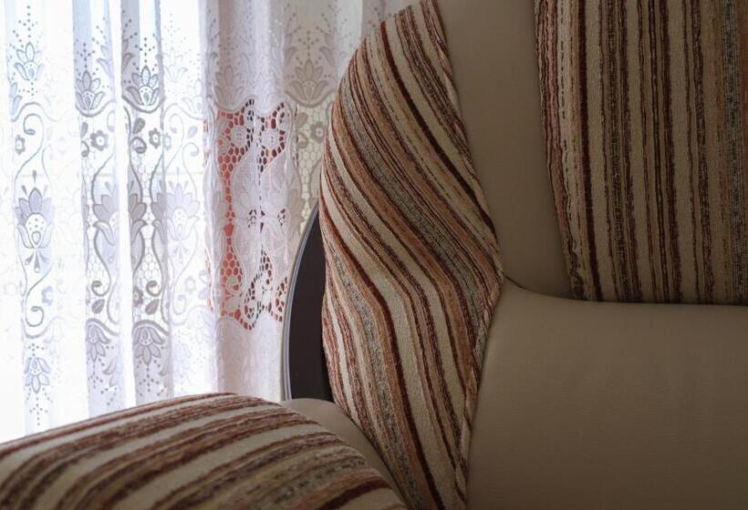 پانسیون Domaćinstvo Sinđelić