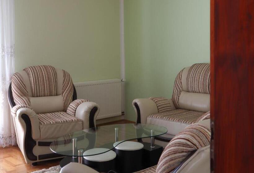 پانسیون Domaćinstvo Sinđelić