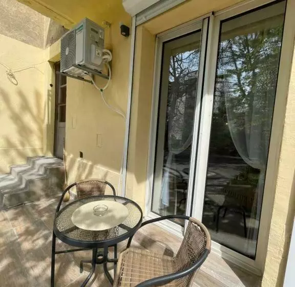 پانسیون Apartment 42   City Center