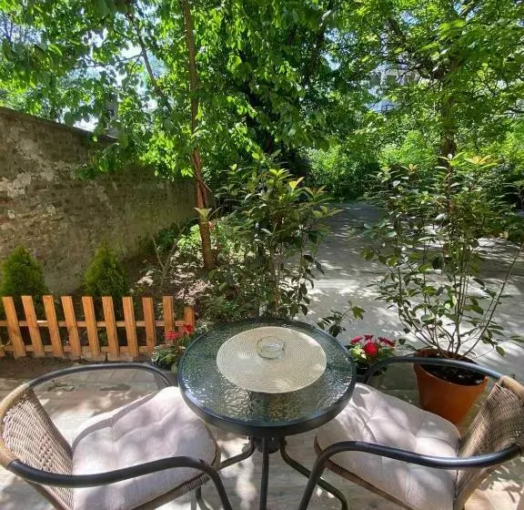 پانسیون Apartment 42   City Center