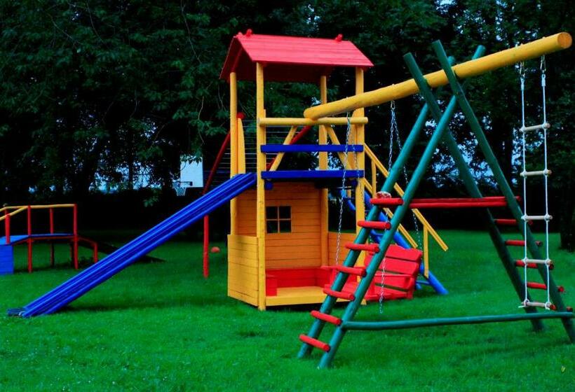 هاستل Akmenių Dvaras