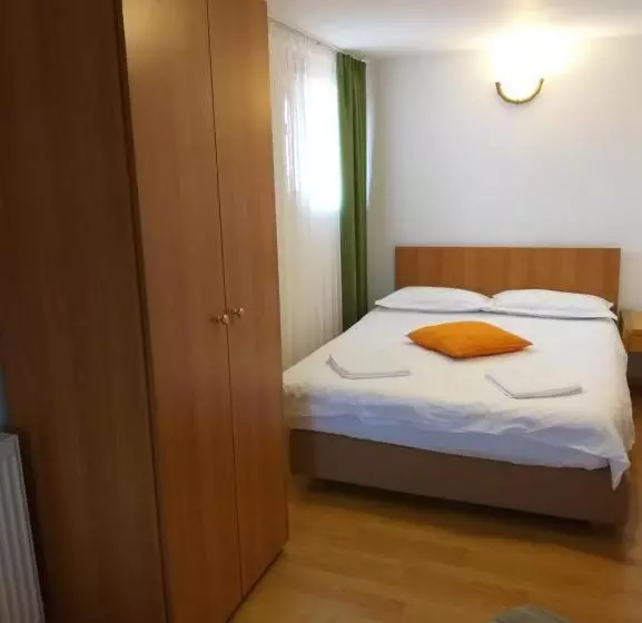 Majatalo Rapsodia Muntilor