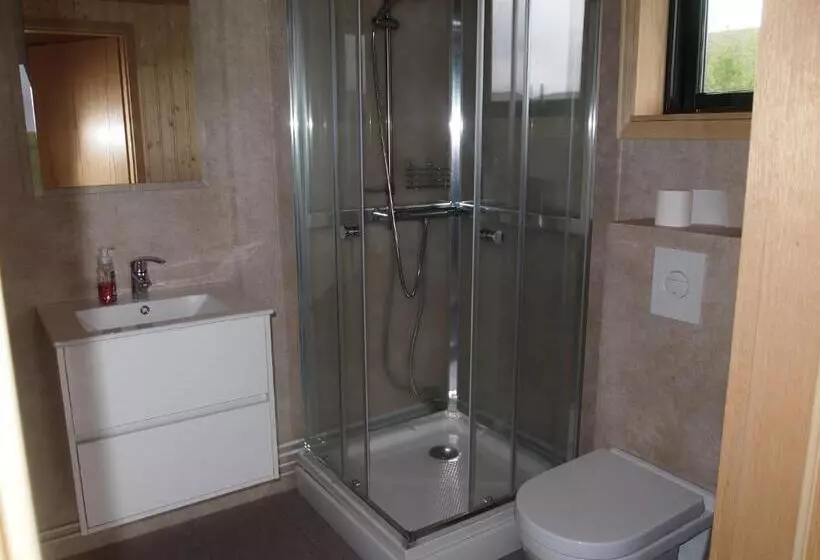 هتل Miðhvammur Farm Stay