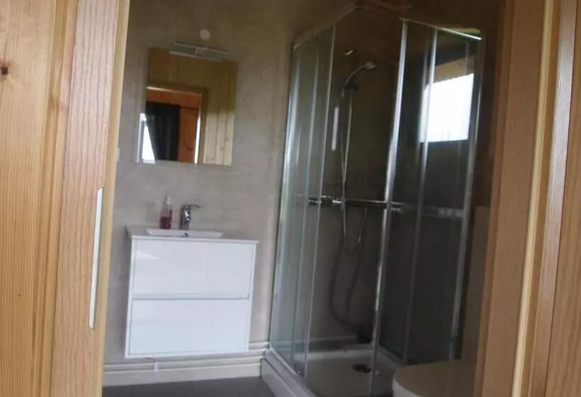 هتل Miðhvammur Farm Stay