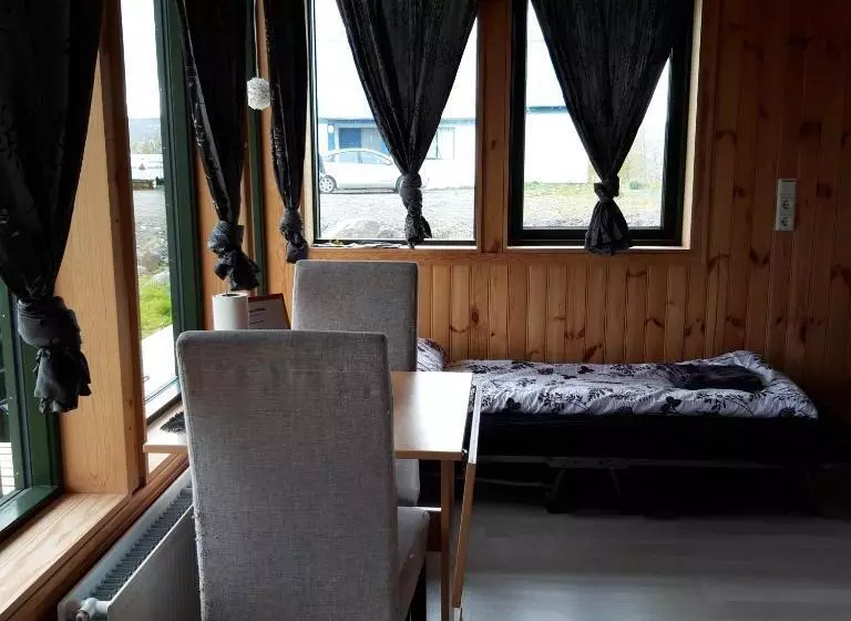 هتل Miðhvammur Farm Stay