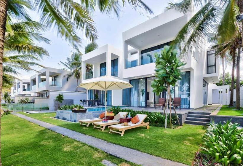 Luxury Dana Beach Resort & Spa