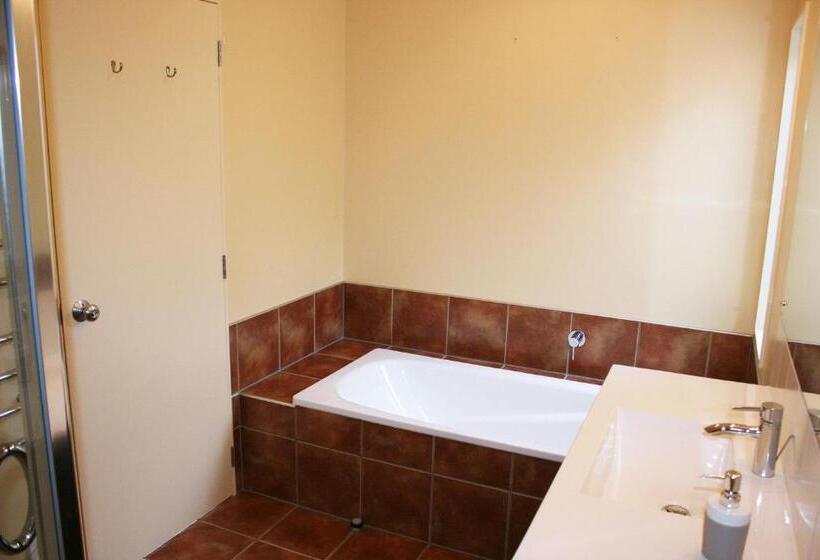 Strathaven Bed And Breakfast