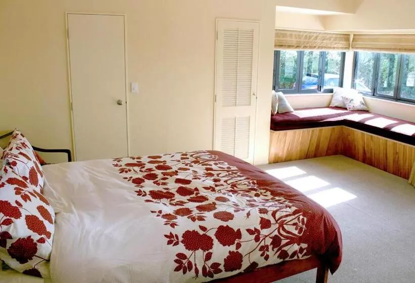 Strathaven Bed And Breakfast
