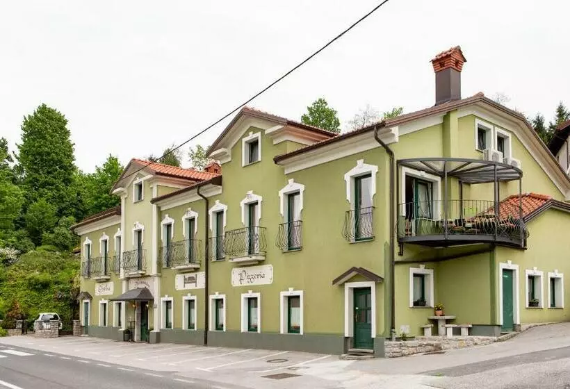 هاستل Rooms Herman