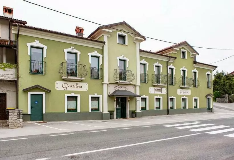 هاستل Rooms Herman