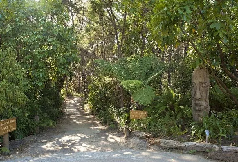 Lomakeskus Awaroa Lodge