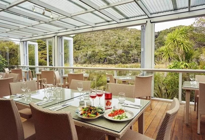 Lomakeskus Awaroa Lodge