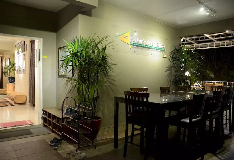 ユースホステル Father S Guest House