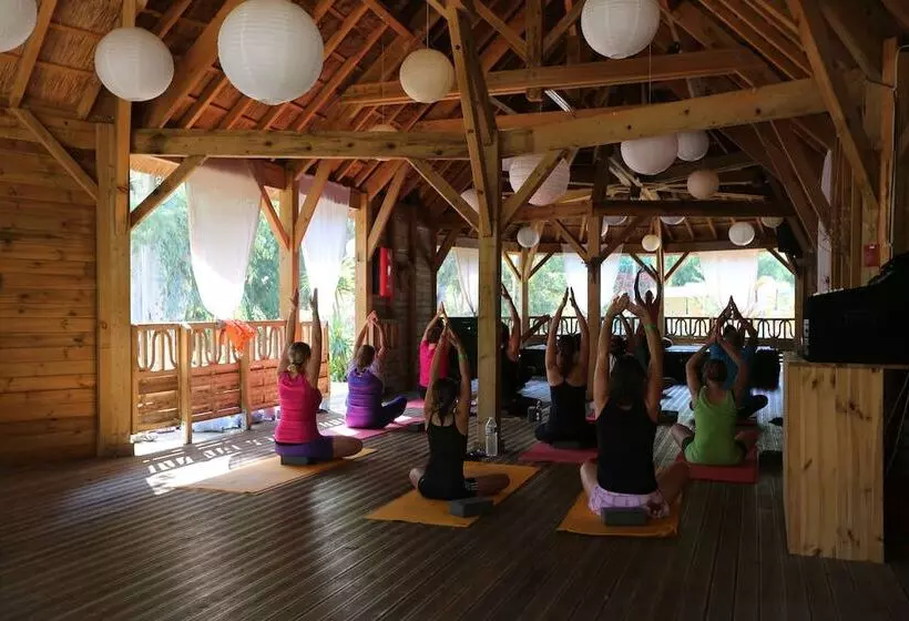 هتل Camping La Pinede