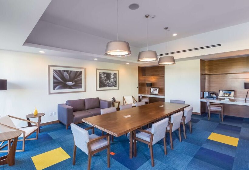 هتل Hampton Inn & Suites By Hilton Los Cabos