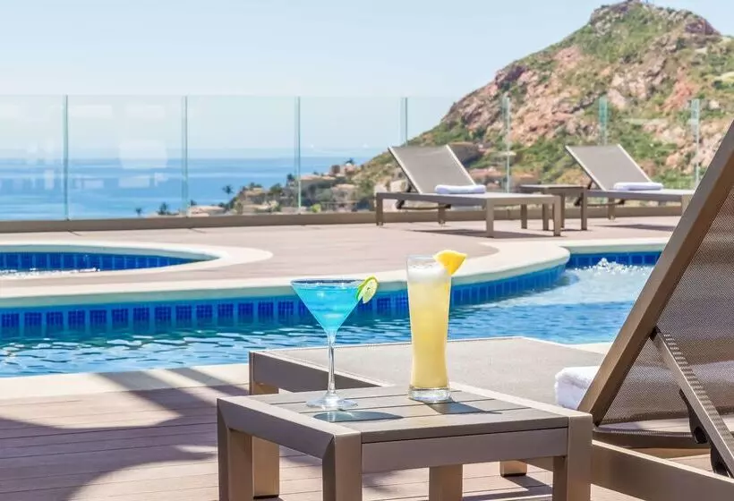 Hotel Hampton Inn & Suites By Hilton Los Cabos