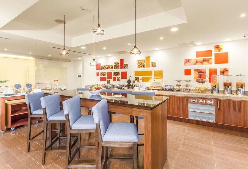 هتل Hampton Inn & Suites By Hilton Los Cabos