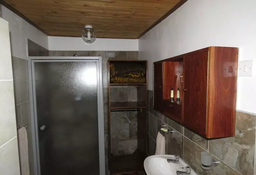 בית מלון כפרי Parrot Lodge