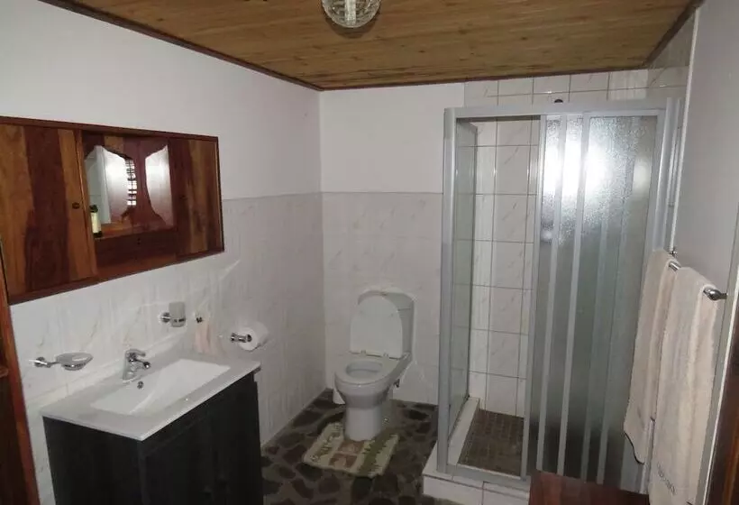 בית מלון כפרי Parrot Lodge