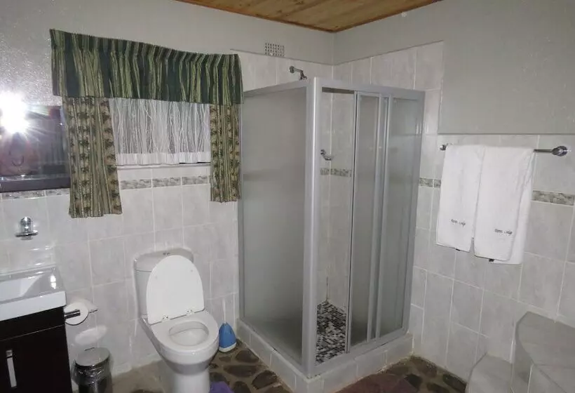 בית מלון כפרי Parrot Lodge