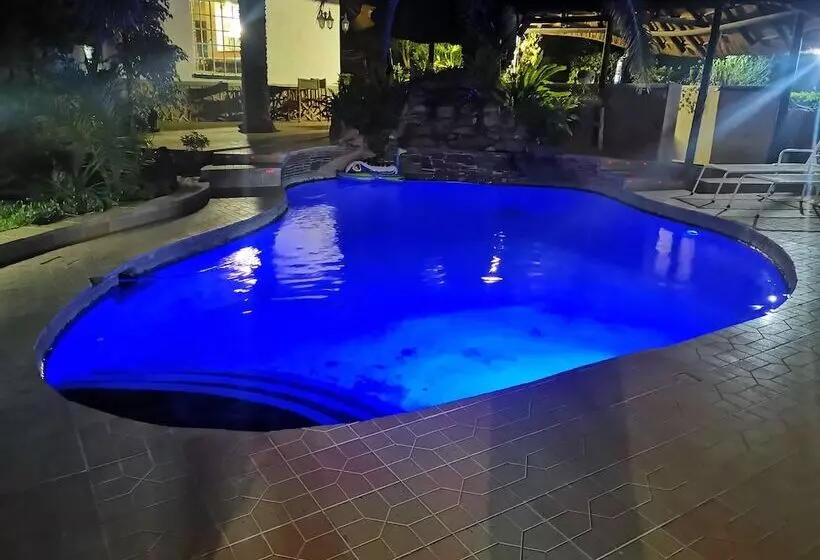 בית מלון כפרי Parrot Lodge