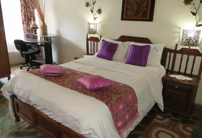 בית מלון כפרי Parrot Lodge