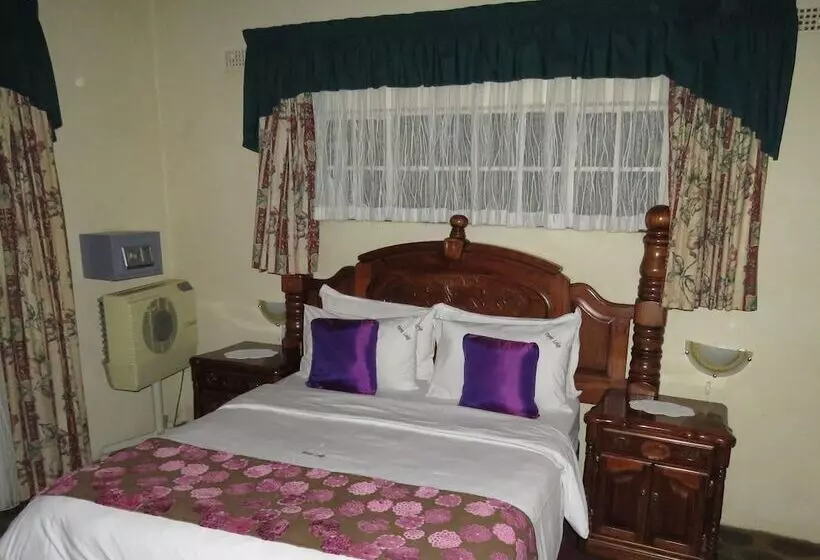 בית מלון כפרי Parrot Lodge