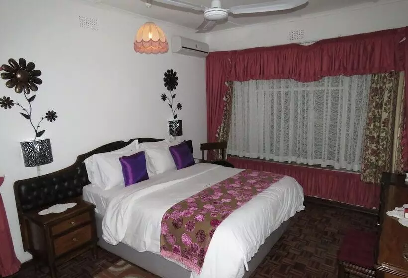 בית מלון כפרי Parrot Lodge