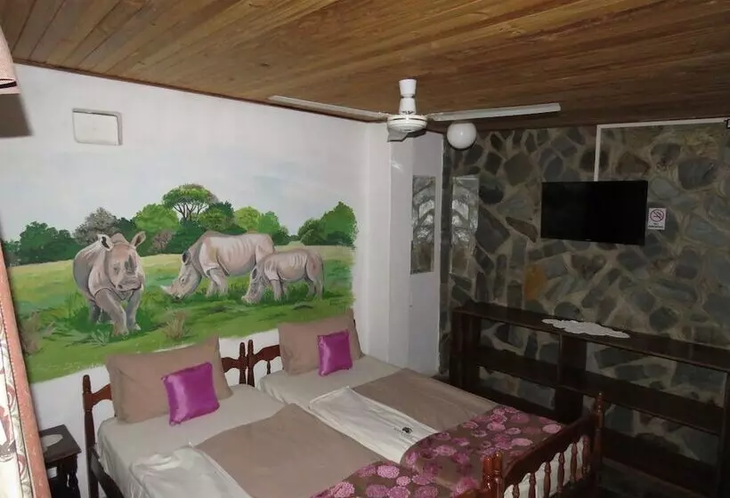 בית מלון כפרי Parrot Lodge