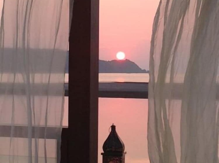 ホテル Teso Waterfront