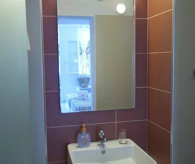 פנסיון Asimina