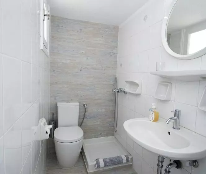 פנסיון Asimina