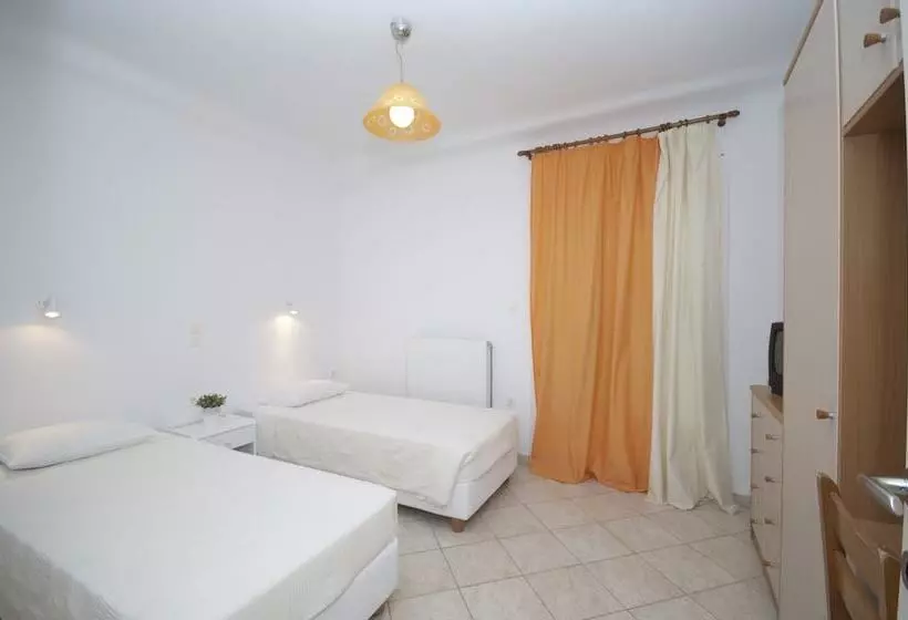 פנסיון Asimina