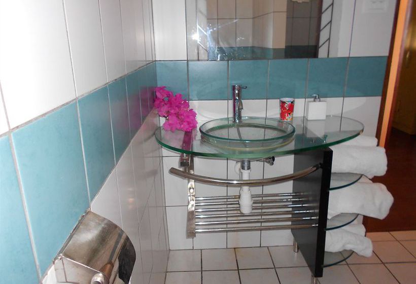 Westhill Bungalows & Diving