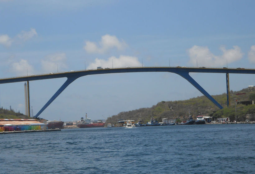 Westhill Bungalows & Diving