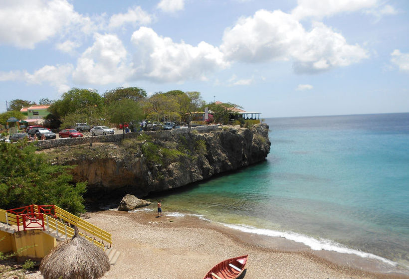 Westhill Bungalows & Diving