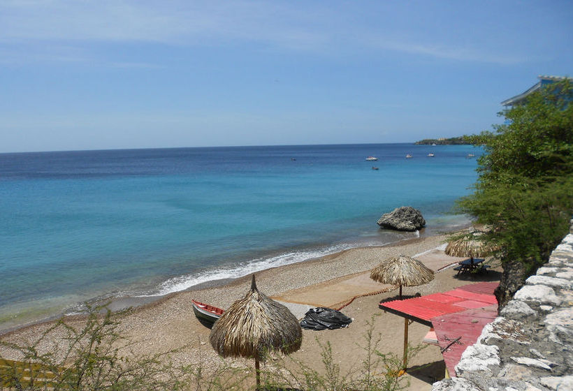 Westhill Bungalows & Diving