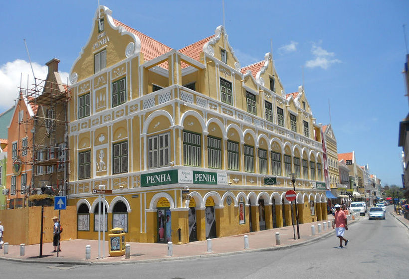 Westhill Bungalows & Diving