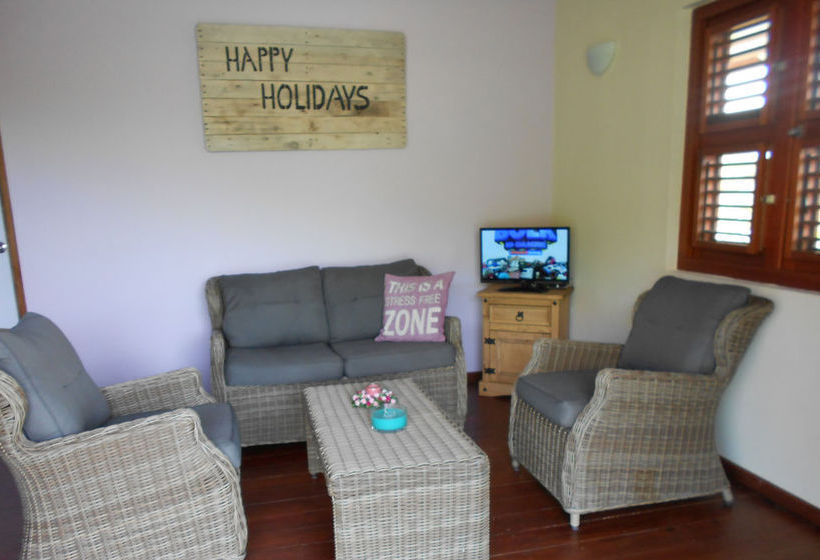 Westhill Bungalows & Diving