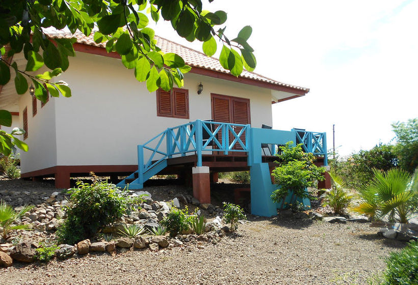 Westhill Bungalows & Diving