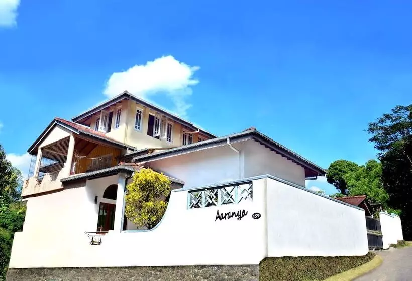 Bed & Breakfast Aaranya Residencies