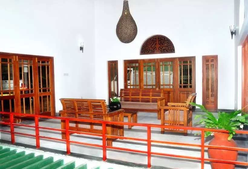 Bed & Breakfast Aaranya Residencies