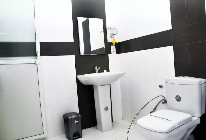 Bed & Breakfast Aaranya Residencies