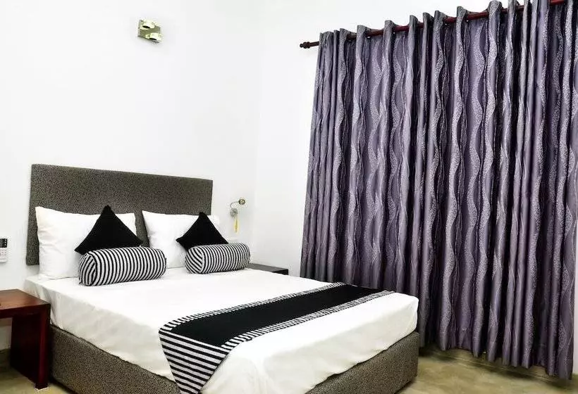 Bed & Breakfast Aaranya Residencies