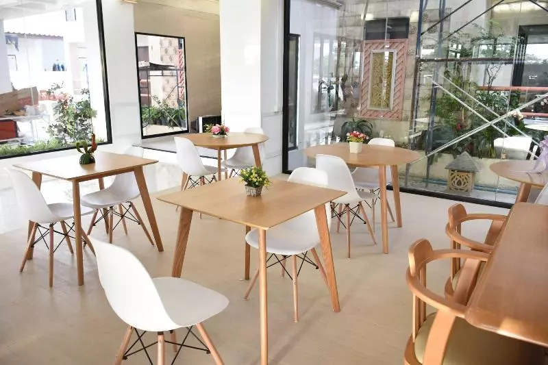 ホテル Basaya Laemchabang