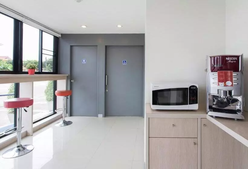 هتل Hop Inn Nakhon Si Thammarat