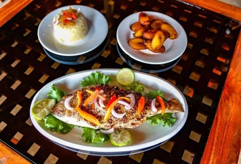 هتل Robinson Plage