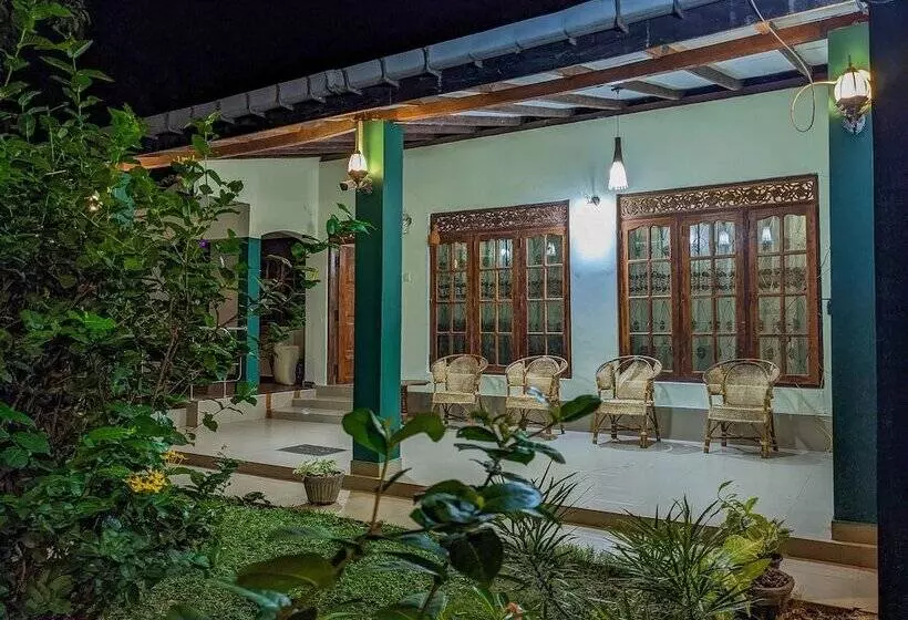 ホテル Sigiriya Rock Gate Tree House