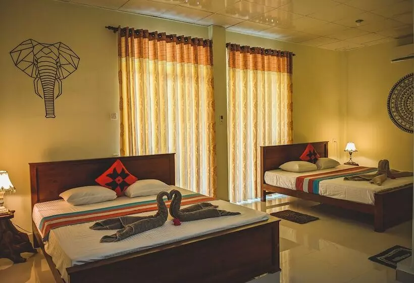 ホテル Sigiriya Rock Gate Tree House