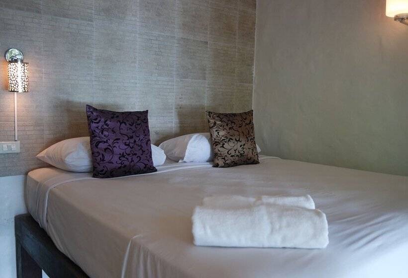 هتل Tamarina Resort Arng Sila